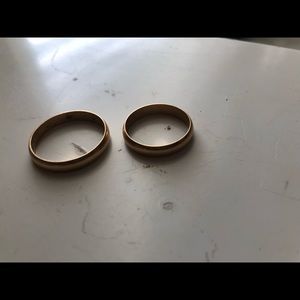 Women’s and men’s gold wedding bands